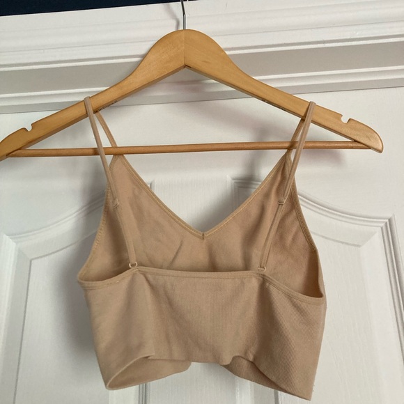 Aritzia Toni seamless tank, beige color, size M - Picture 3 of 10